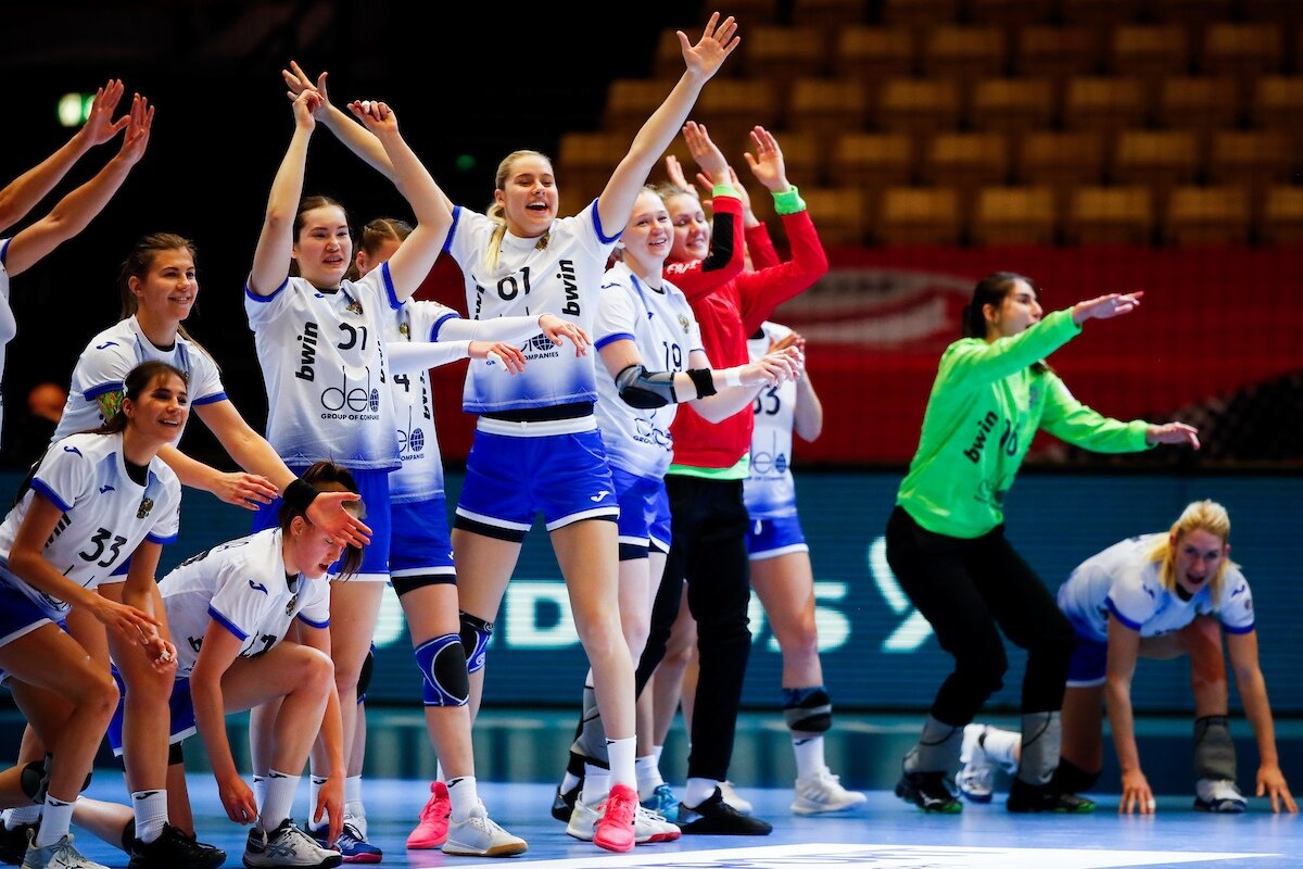 Сколько национальных сборных гандбольных команд из перечисленных. Женская сборная России по гандболу гандболистки России. Женская сборная России по гандболу Токио 2020. Гандболистки сборная Сербии.