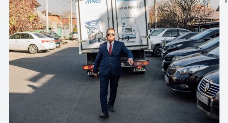 Казахский Конор Макгрегор работает парковщиком в Алматы