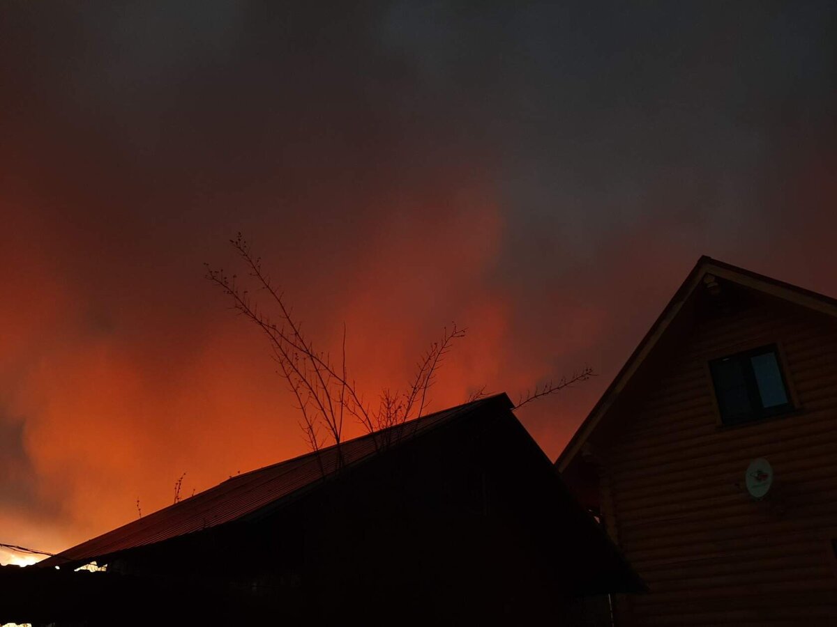 Небо в марте 2020. Многообещающее начало моего года). Такой вот предвестник "не жди ничего хорошего"). 