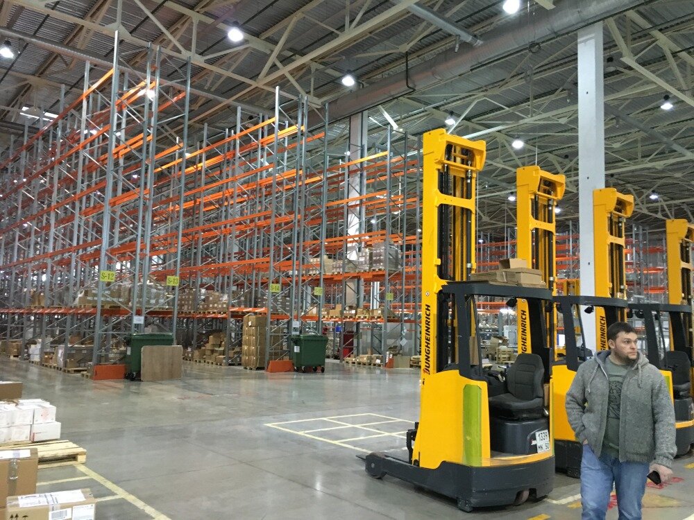 склады фм логистик чехов. склад внутри. грузчик на склад. компания склад отзывы о компании. складской комплекс уральский логопарк пышма.