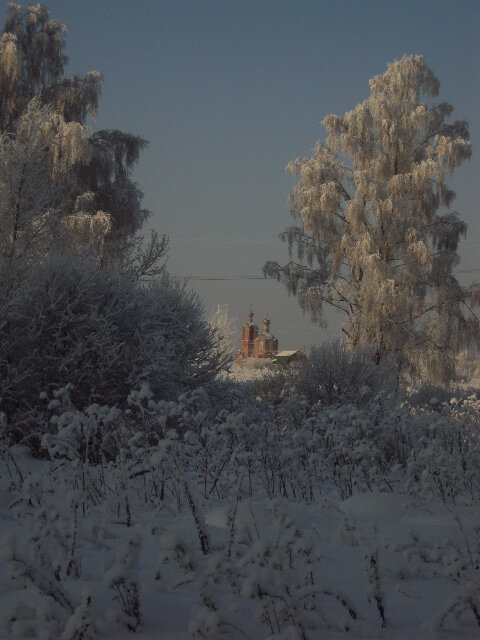 в соседней деревне - Храм Троицы Живоначальной - листайте вправо