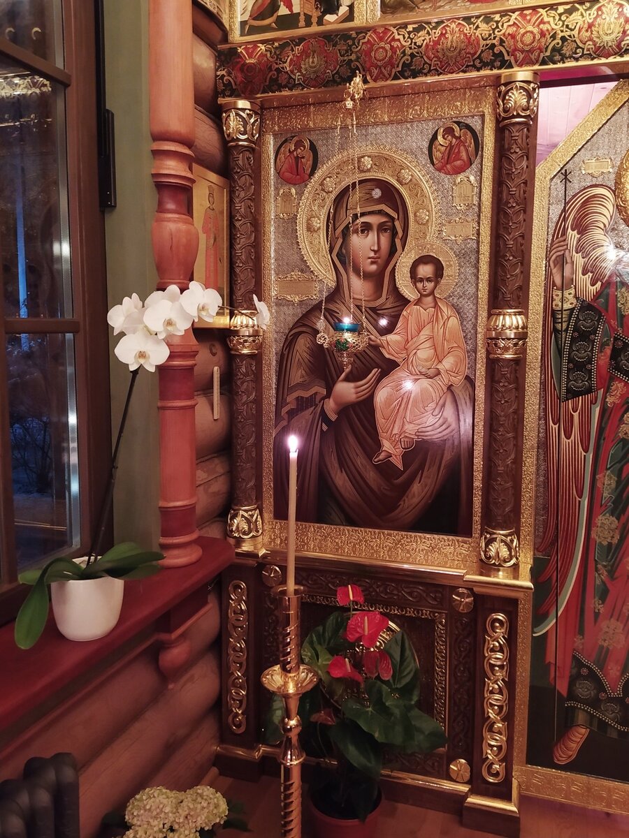 Икона Пресвятой Богородицы в храме святого благоверного князя Александра Невского в одноименном скиту близ Переделкина. Источник: https://foto.patriarchia.ru/news/patriarshee-sluzhenie-v-kanun-prazdnika-vvedeniya-vo-khram-presvyatoy-bogoroditsy-v-aleksandro-nevskom-skitu-2020-12-03/