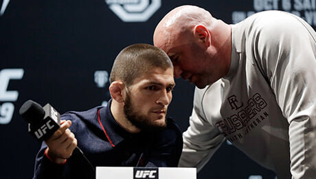 А эти ребята могут! UFC стартовал в 2021-м: прямо сейчас на «Бойцовском острове» проходит первый турнир года, но гораздо важнее другое – переговоры президента UFC Дэйны Уайта и чемпиона легкого веса Хабиба Нурмагомедова. 15 января они встретились за закрытыми дверьми и обсудили будущее бойца, о котором объявили во время ивента. Если коротко, то ничего конкретного, но все-таки с ноткой надежды: Хабиб готов вернуться, если найдет мотивацию. И эту мотивацию ему могут дать два боя на UFC 257 через неделю. Конечно же, без Конора не обойдется. Хабиб ушел осенью, но все это время Уайт был уверен,...