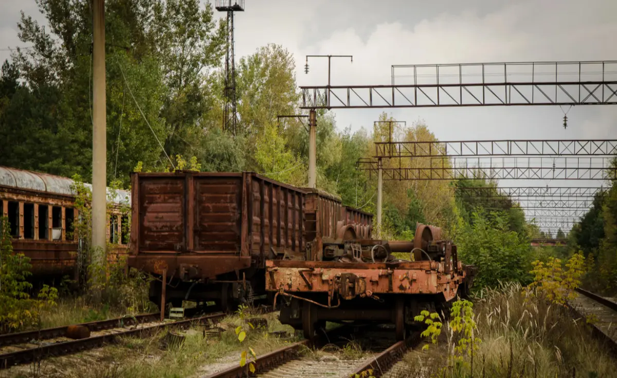 Станция янов. ЖД станция Янов Припять. Станция Янов Чернобыль. Станция Янов депо. Чернобыль Янов станция ЖД.