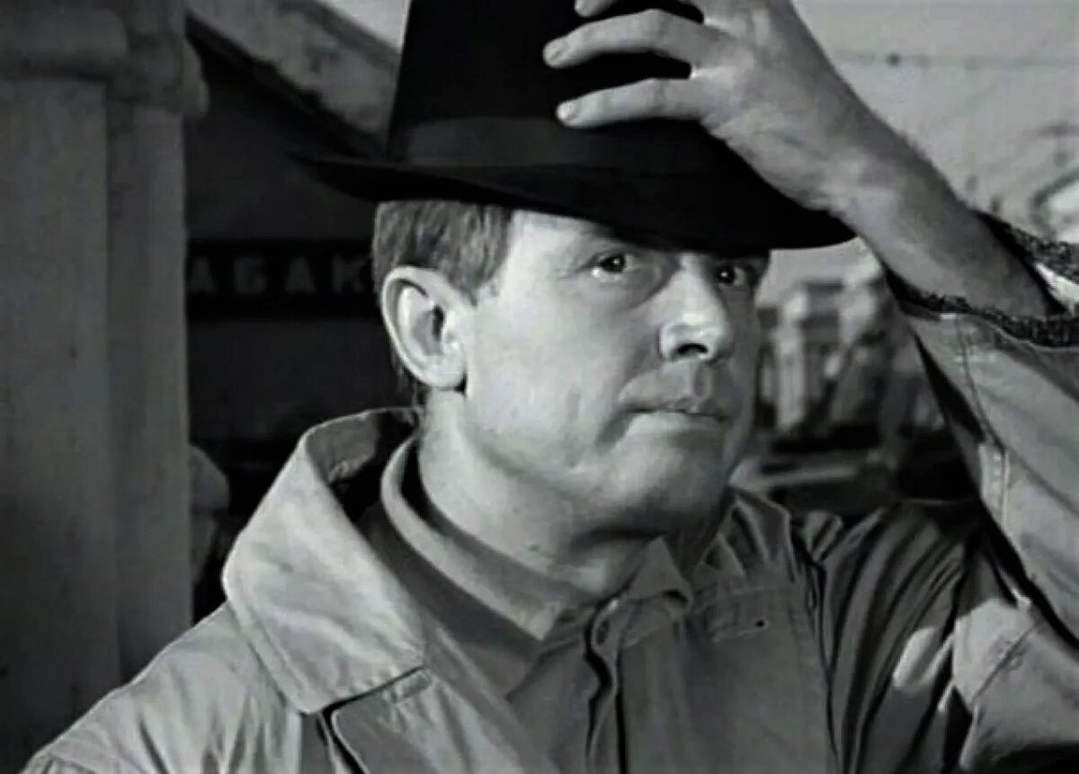 кадр из фильма "Берегись автомобиля"