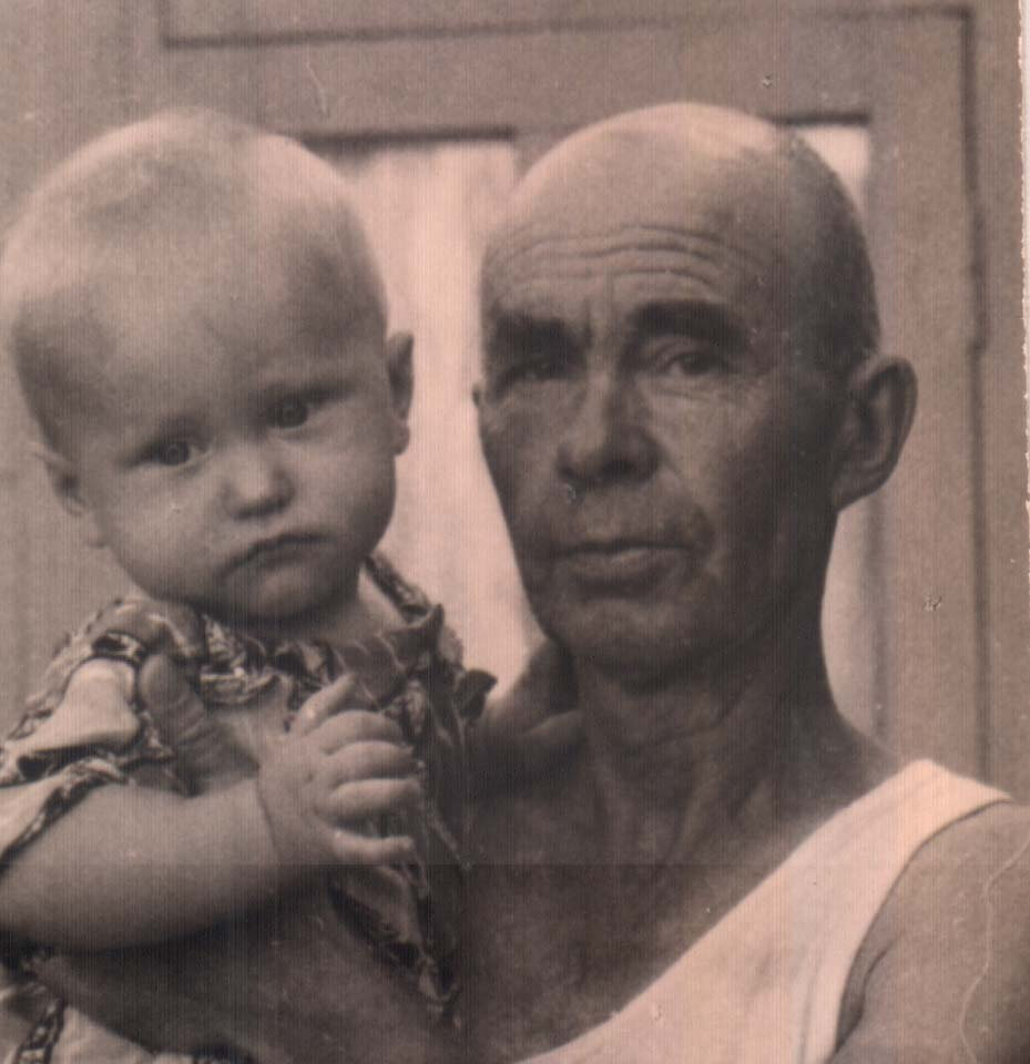 Автор рассказа  А.Л. Гусев с дедушкой - Петром Васильевичем Львовым.