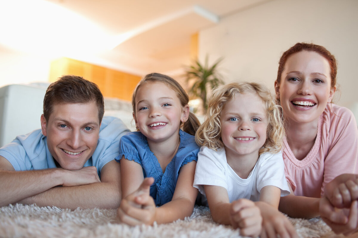 Family after. Семья две девочки. Семья с двумя дочками. Семья 4 человека. Счастливая семья 2 Дочки.