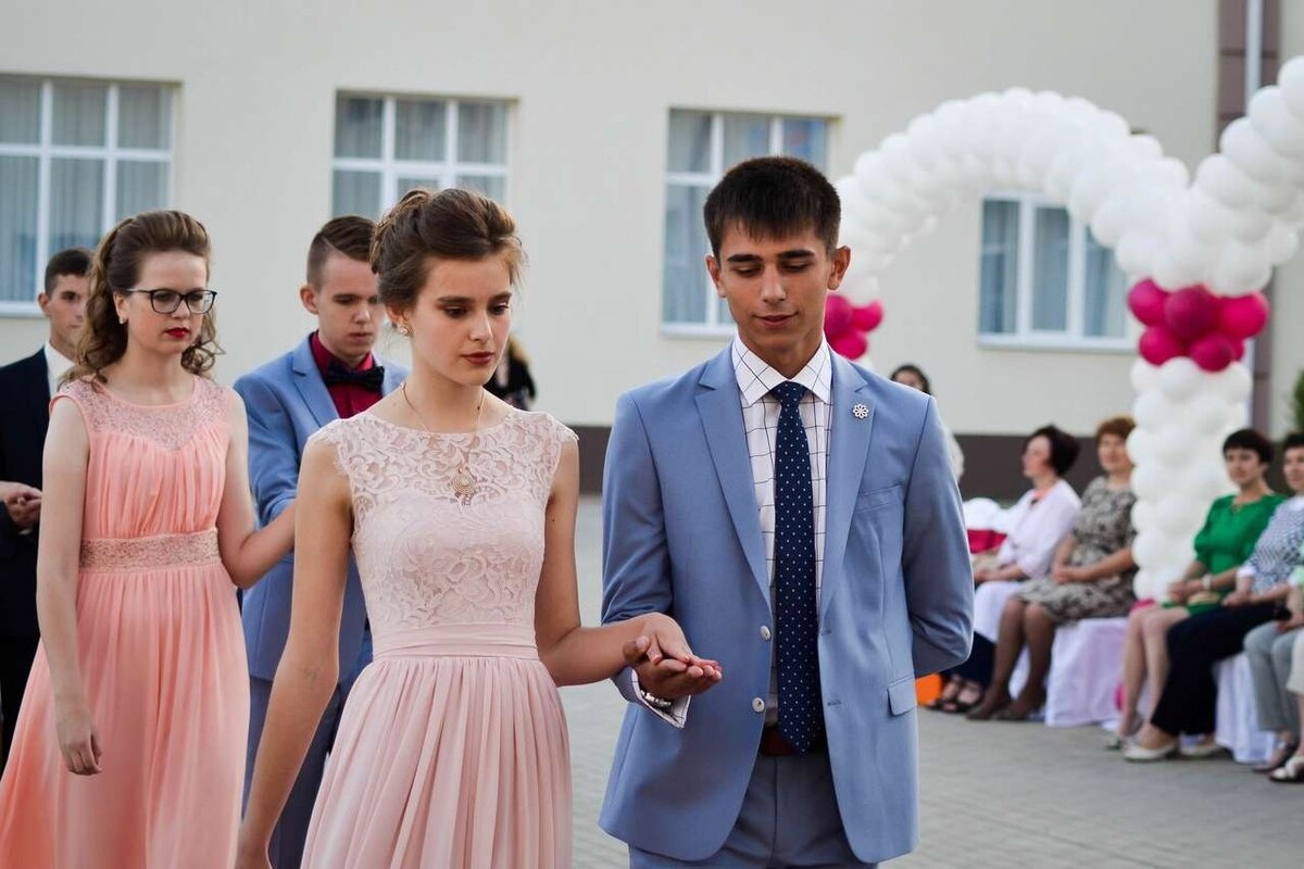 Прощальный школьный вальс (Фото: xxiveklnr.su)