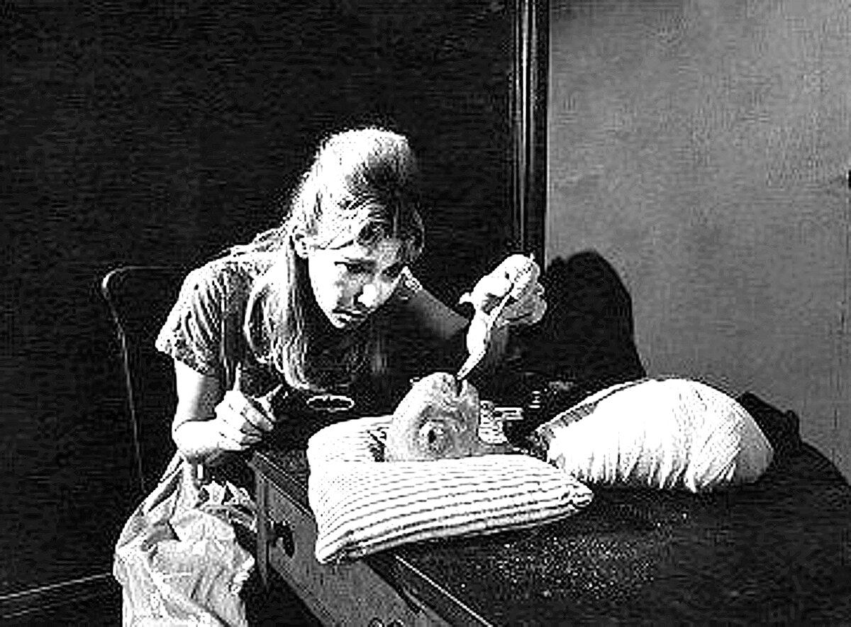 Кадр из фильма "Голова-ластик"