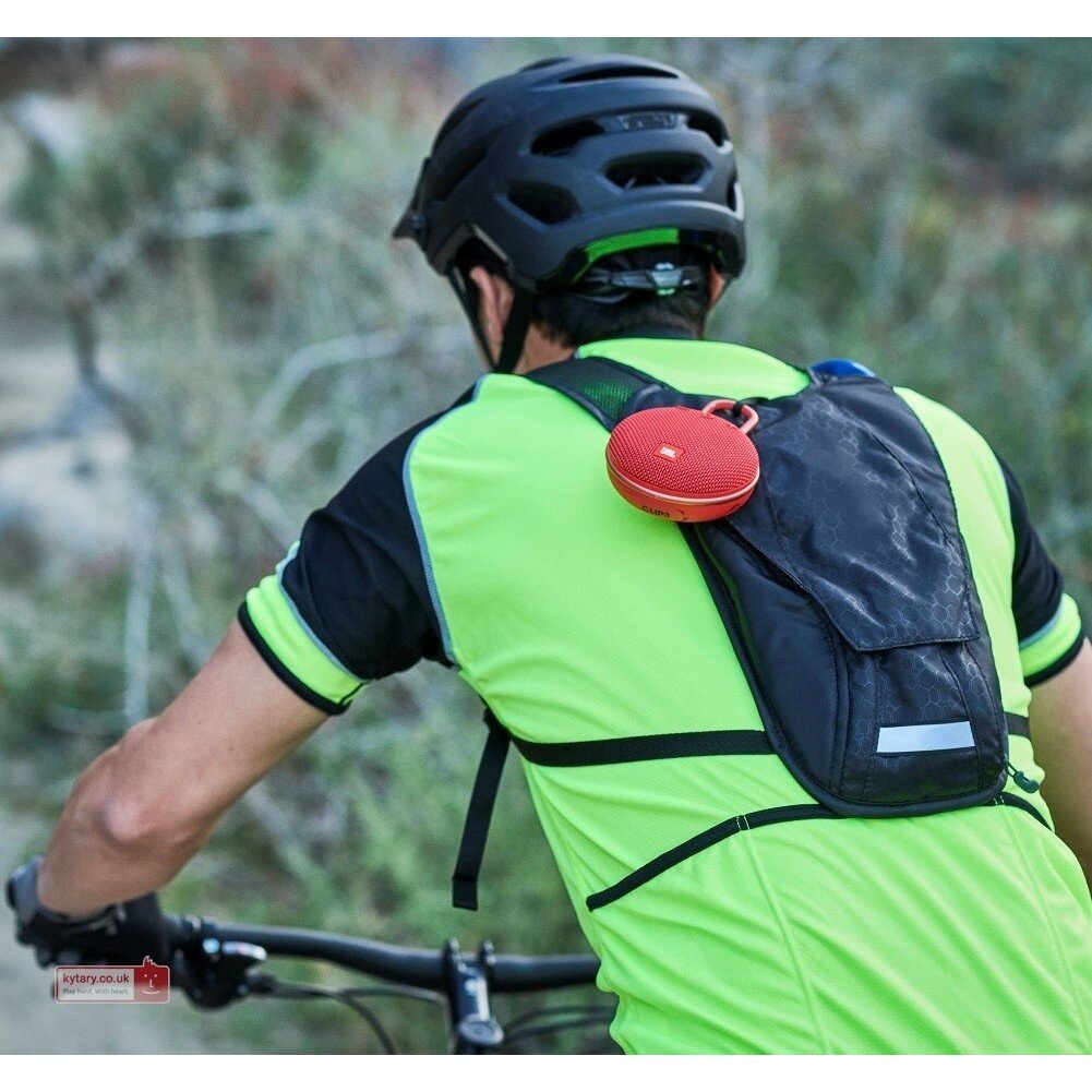 Примерно так я и выглядел, когда ехал на велосипеде с колонкой