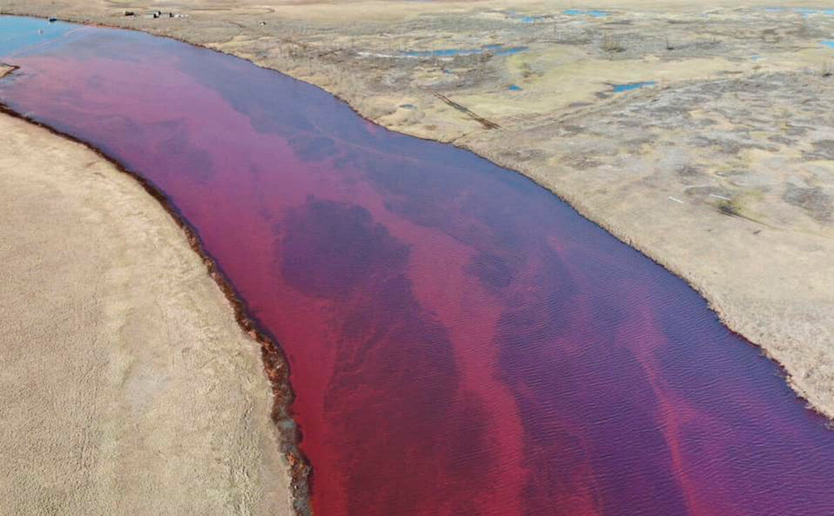 Последствия утечки топлива в Норильске // фото с rbc.ru