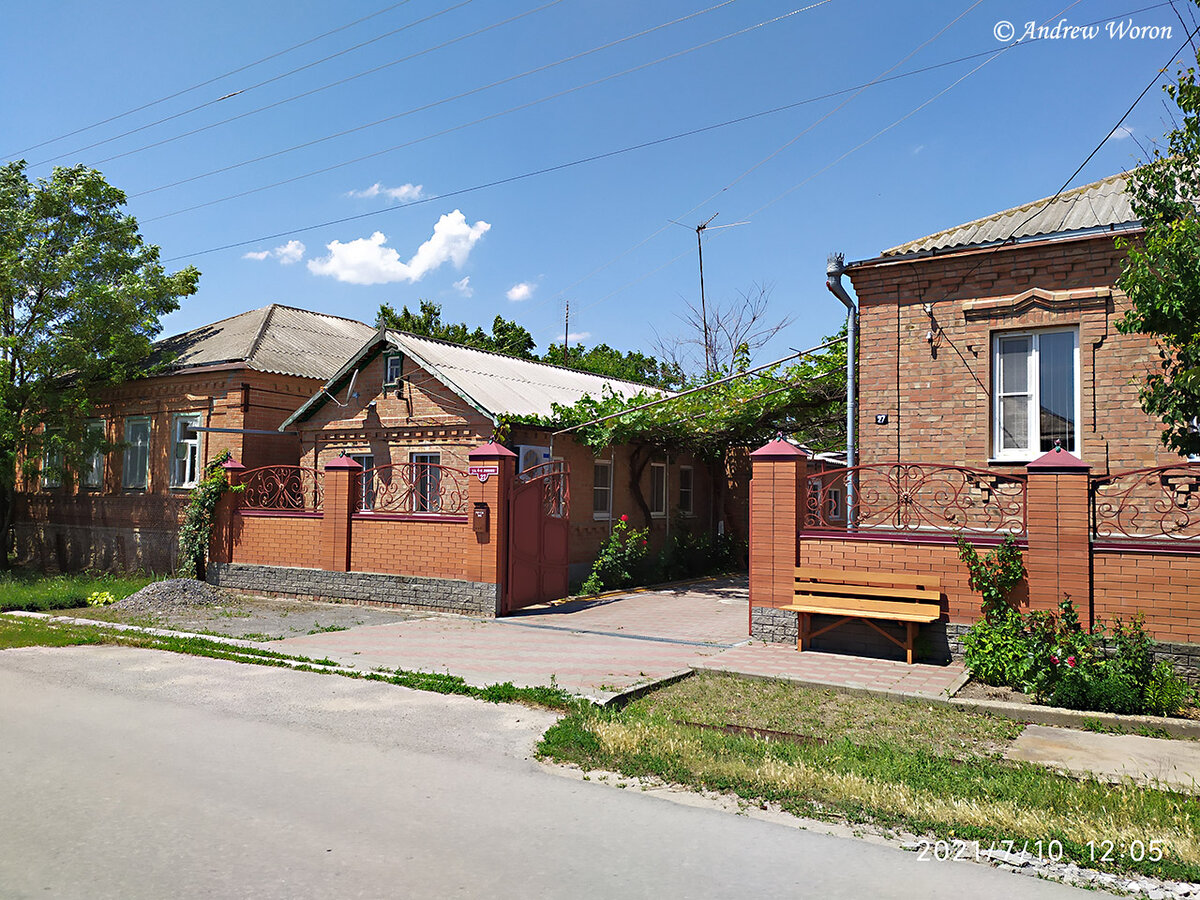 Раскрытые настежь ворота