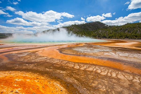 Первое известное упоминание о Большом призматическом источнике относится к 1839 году и принадлежит охотнику-трапперу по имени Осборн Рассел. Название объект получил в 1871 году во время государственного геологического обследования Йеллоустоуна под начальством Фердинанда Хейдена.
