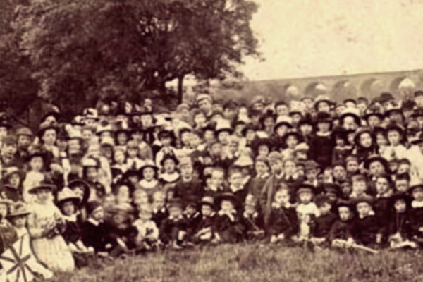 На фото: предположительно многодетная семья Васильевых