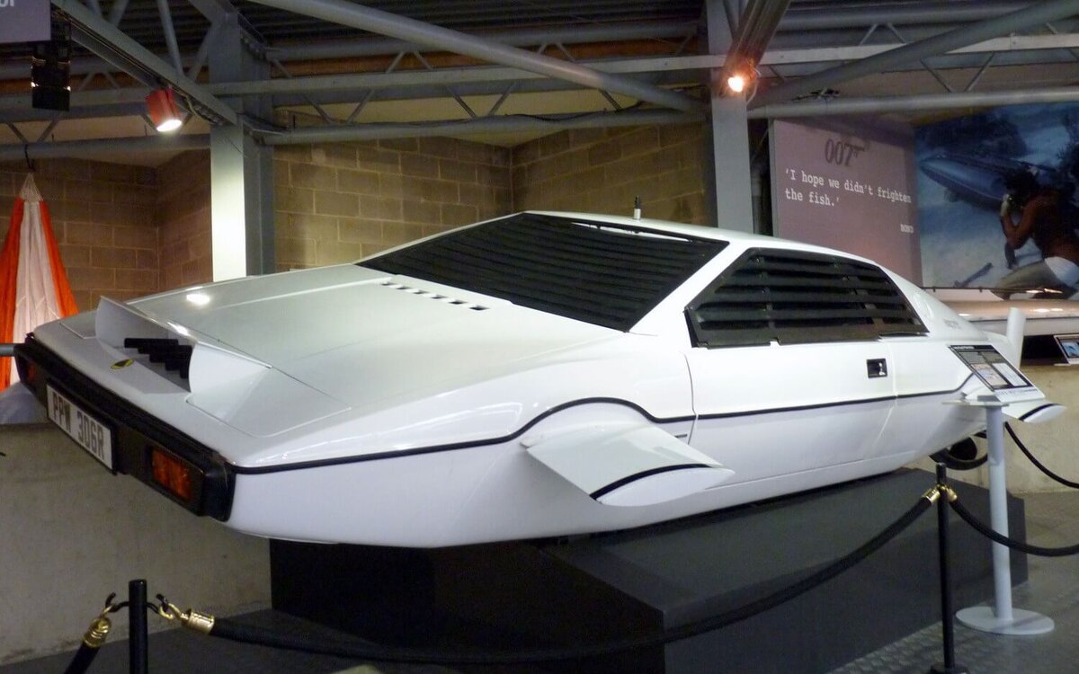 Автомобиль сумбарина Илона Маска