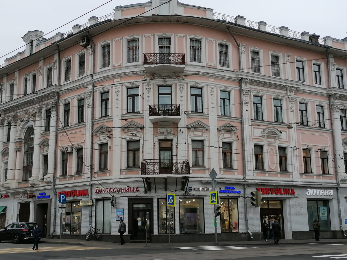 Бывший доходный дом Калашниковых - Рахмановых. 1917 год. Угол Бакунинской и Бауманской улиц.