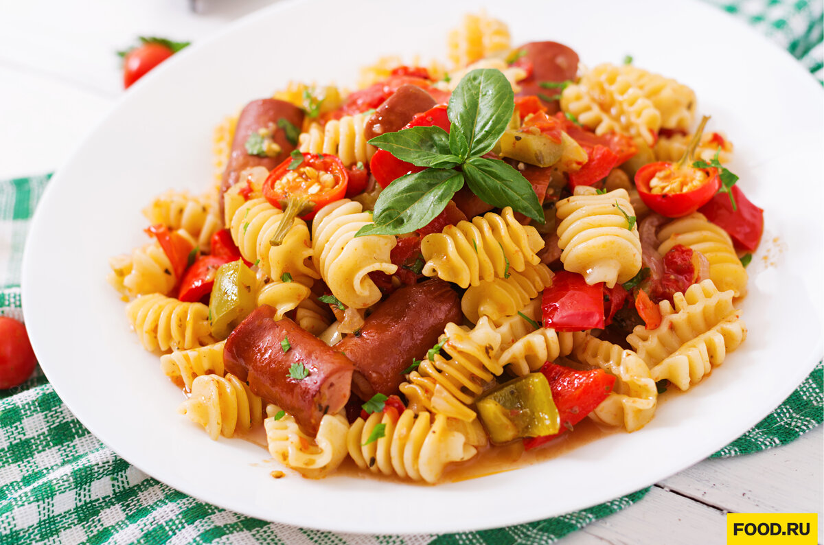Макароны бантики с сосисками