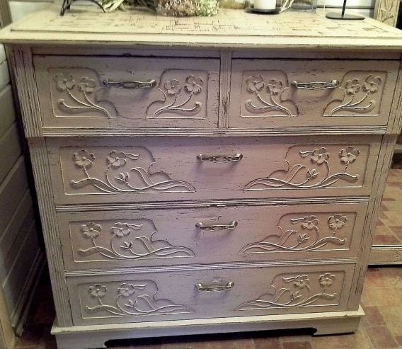 Старый комод может обрести новую жизнь