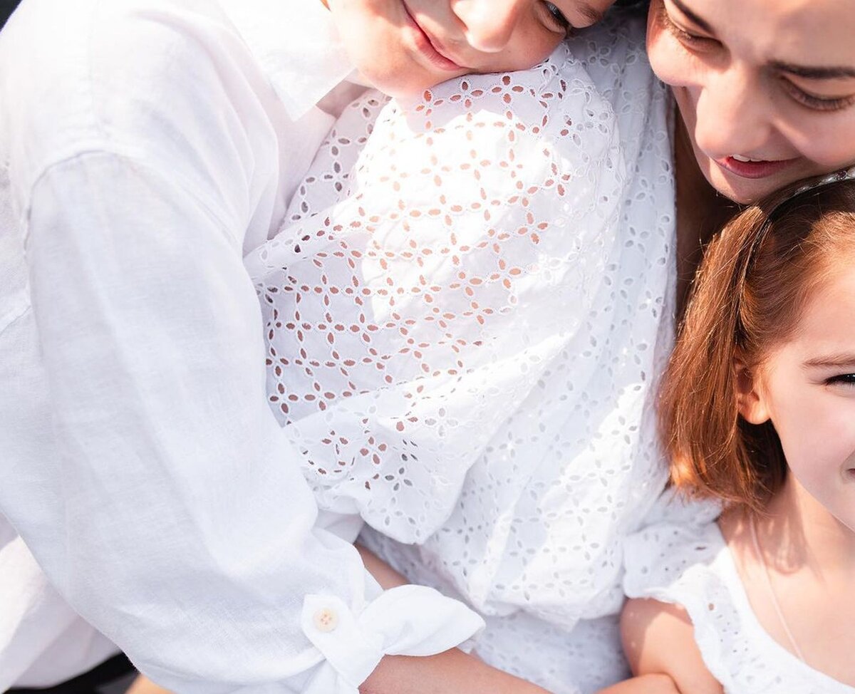 Марина Александрова показала портрет с детьми