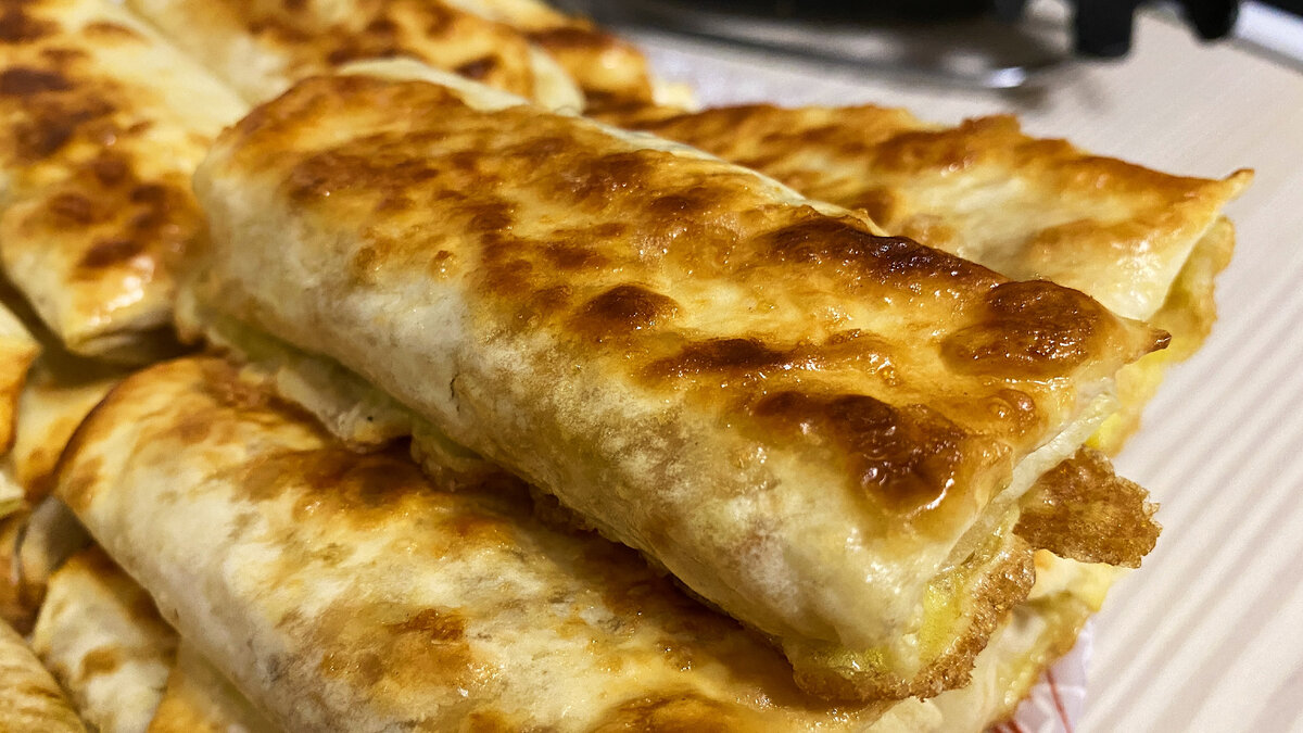 Быстрые ПИРОЖКИ с начинкой на сковороде – Рецепт из лаваша с мясом –Как свернуть конвертик из лаваша