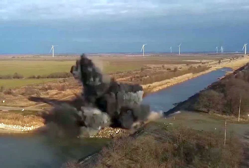 Подрыв дамбы, перекрывавший воду для Северо-Крымского канала. Источник: video.ridus.ru