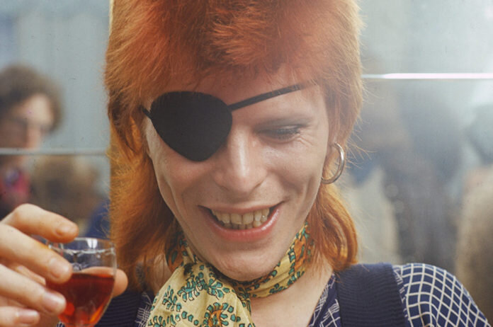 фото: https://www.nme.com/blogs/nme-blogs/star-man-the-story-of-bowies-ziggy-stardust-763290