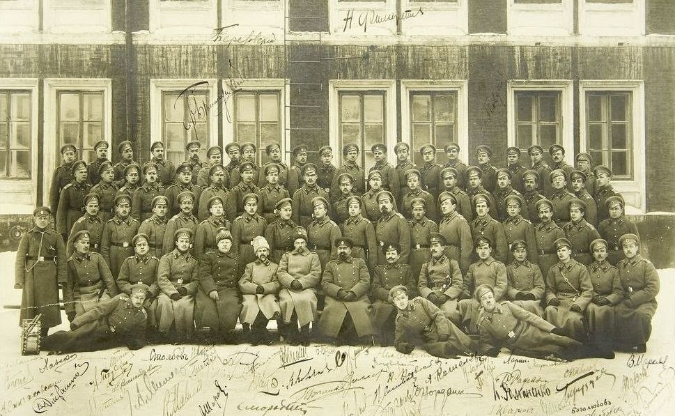 Юнкера александровского училища 1914. Юнкера 1917. Юнкера 1917. Юнкера в москве 1917. Юнкера в москве 1917.