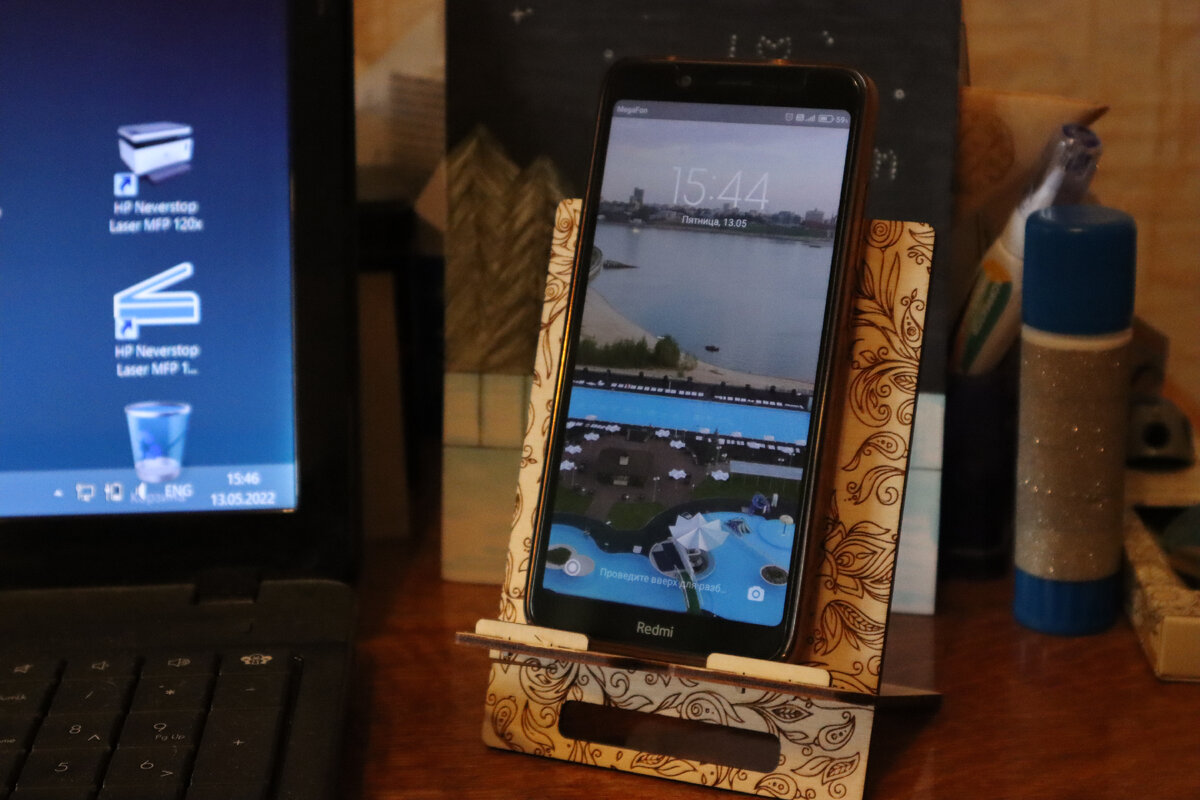 Она компактная и занимает на столе мало места