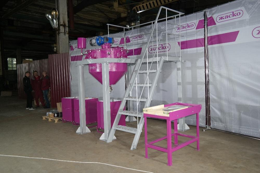 Комплекс состоит из: