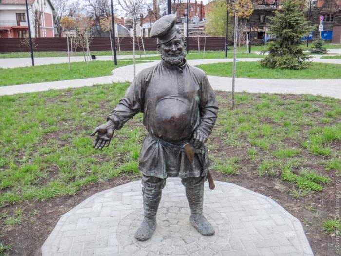 Памятник Рязанскому косопузу в городе Рязани. Скульптор — Н. Торхов 