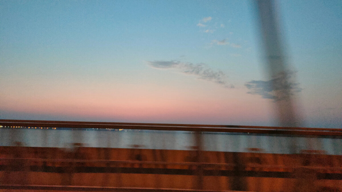 Красивый закат на озере, алый закат в городе🌇 Личная фотография блога Море мыслей