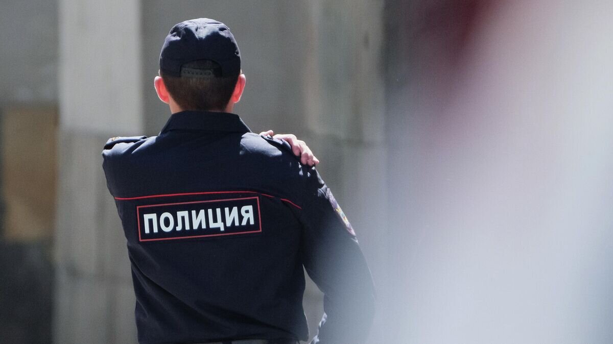    Сотрудник полиции © РИА Новости / Наталья Селиверстова