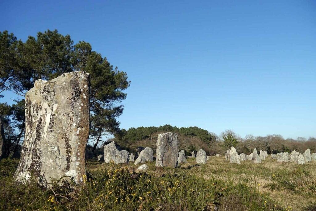    Карнакские камни — самое крупное собрание мегалитов в мире / ©wikipedia.org