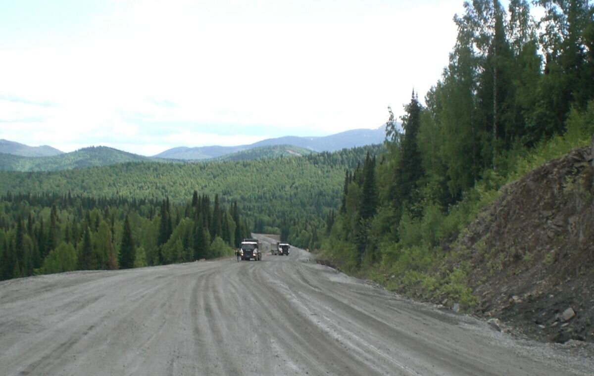 © Пресс-служба Минтранса РХ (Строительство автодороги Абакан – Большой Ортон – Таштагол с подъездом к г. Междуреченску на участке Вершина Теи – Шора – Изыхгол на 23-30 км, июнь 2022 г.) 