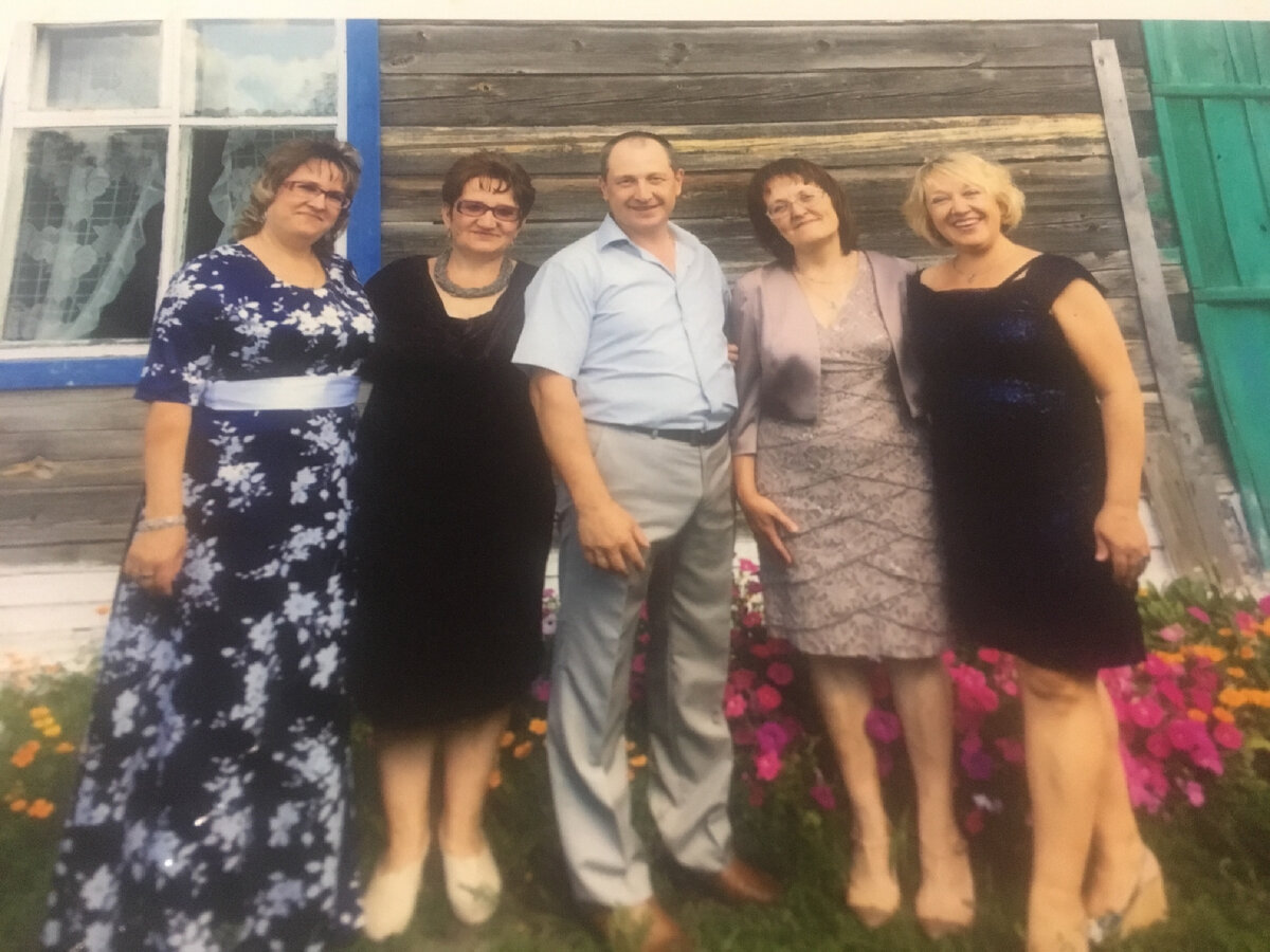 Маша - самая младшая, родилась спустя 3 года