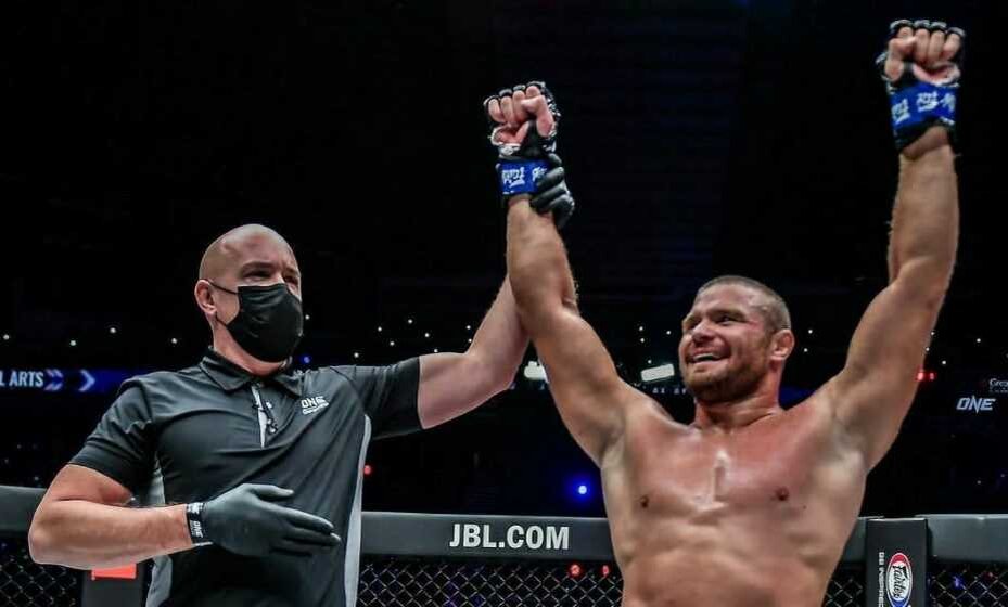    Анатолий Малыхин - временный чемпион One FC. Фото: Соцсети Анатолия Малыхина