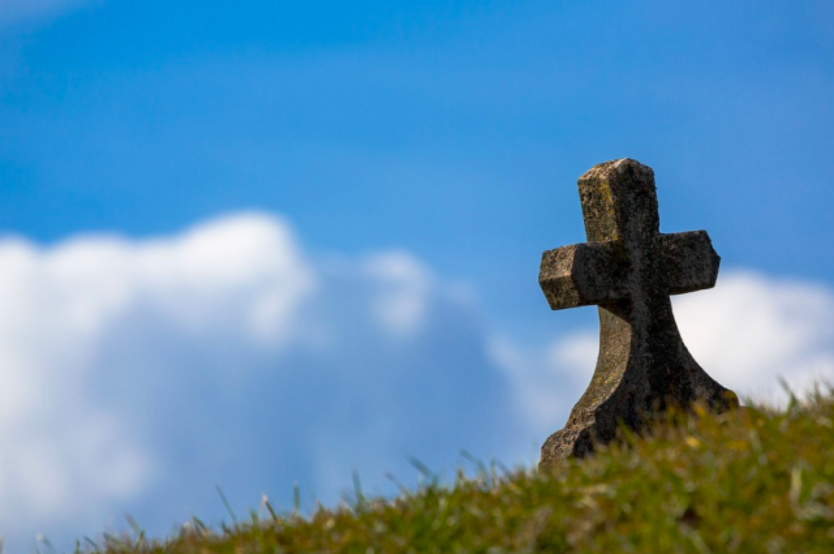    В Новосибирске дети оскверняют могилы на кладбище