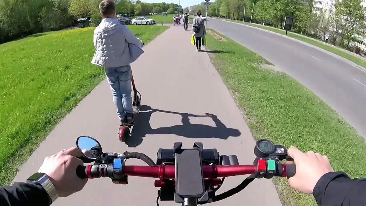 Электросамокат от первого лица