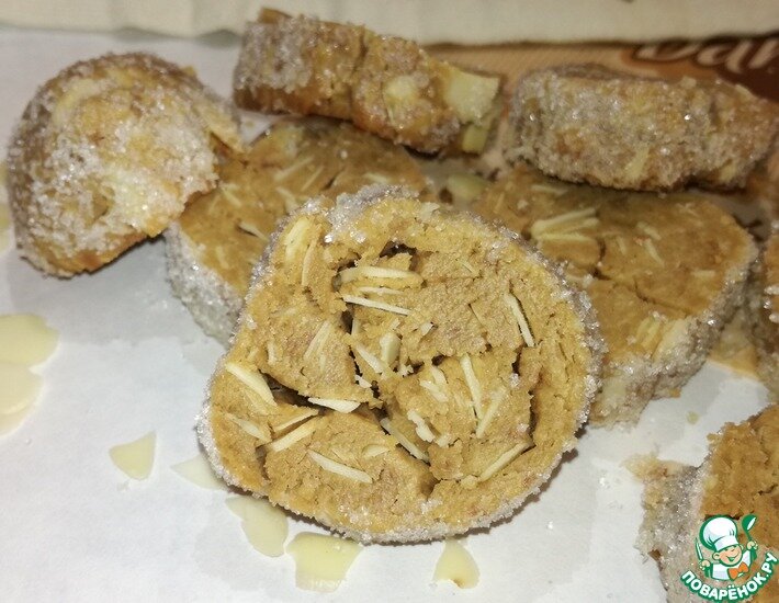 Печенье получается с красивыми трещинами. Рассыпчатое, нежное, сладкое. Минимум ингредиентов, максимум удовольствия. Когда-то этот рецепт нашла на просторах интернета.