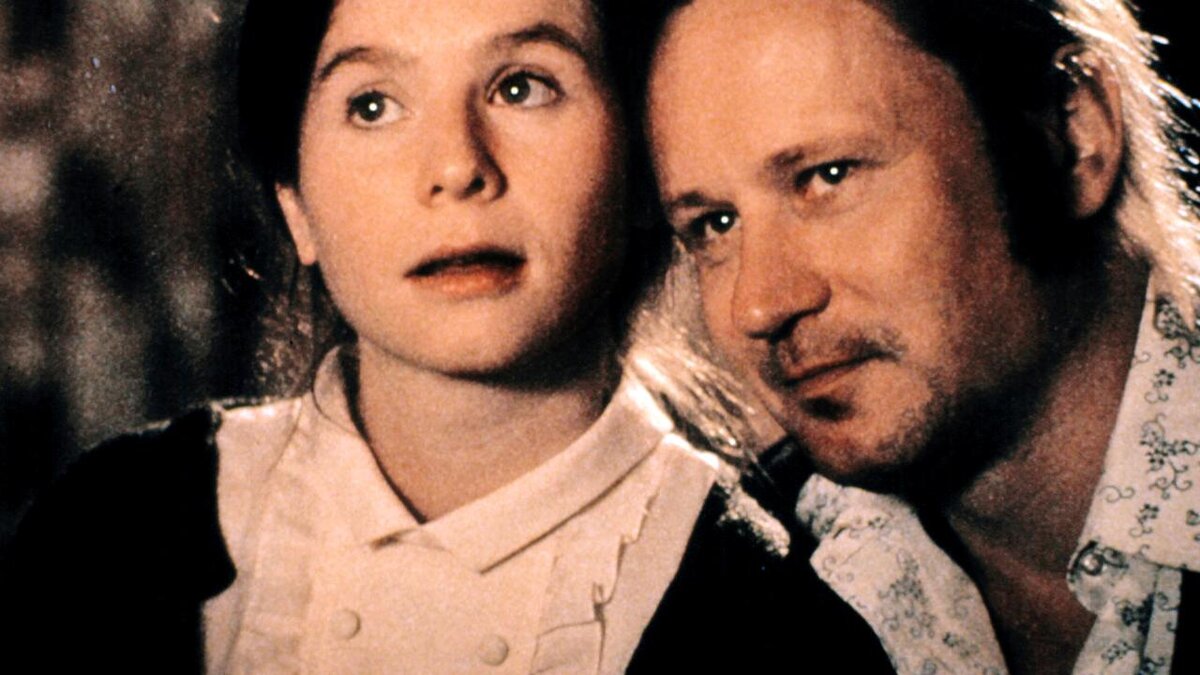 кадр из фильма "Рассекая волны" (1996)
