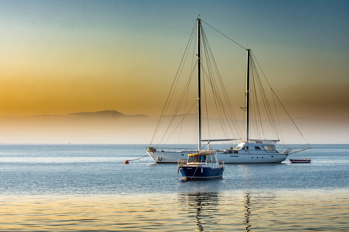 https://pixabay.com/photos/boats-yacht-ship-water-sea-marina-2758962