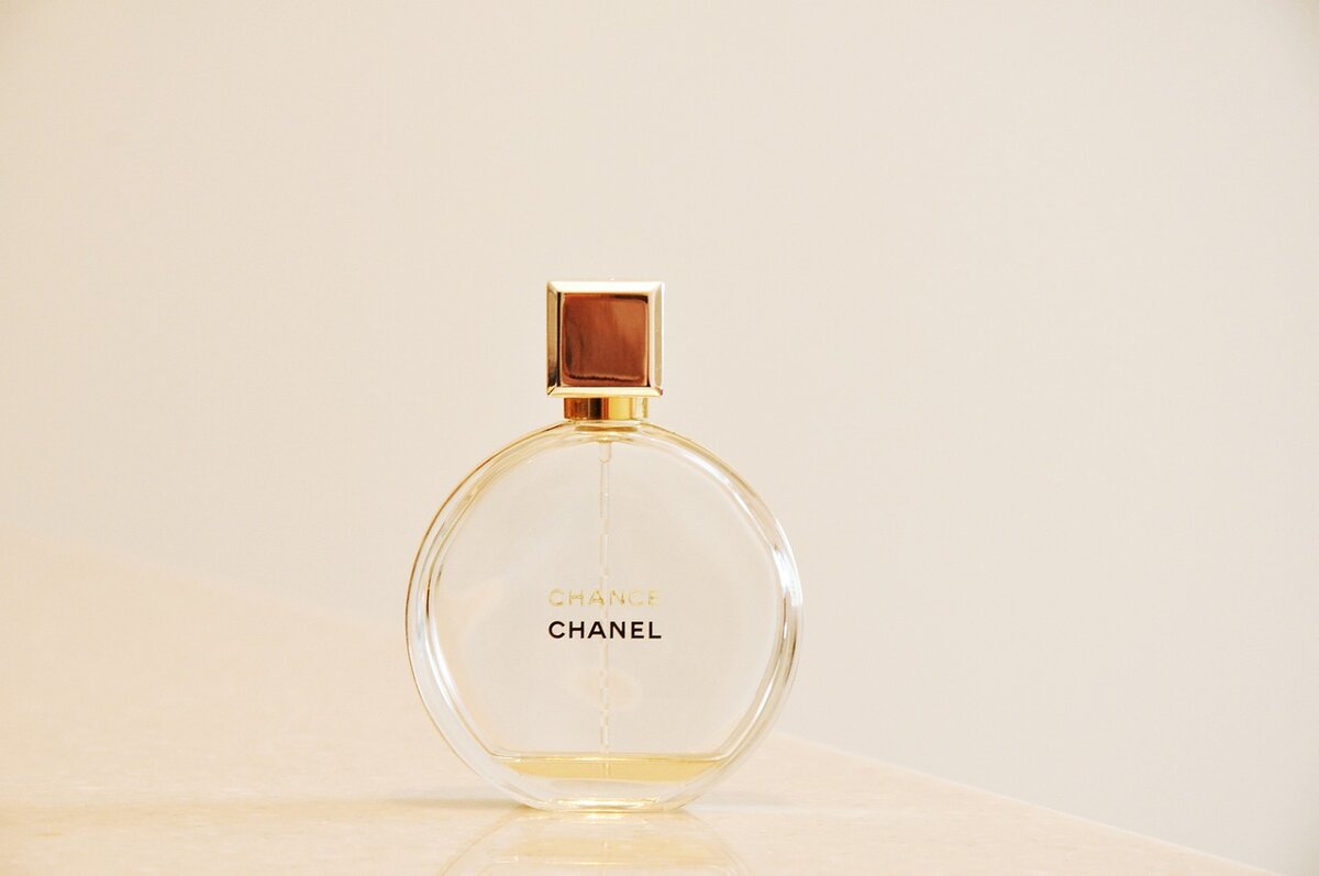 https://pixabay.com/photos/chanel-chance-perfume-aroma-bottle-3137307/