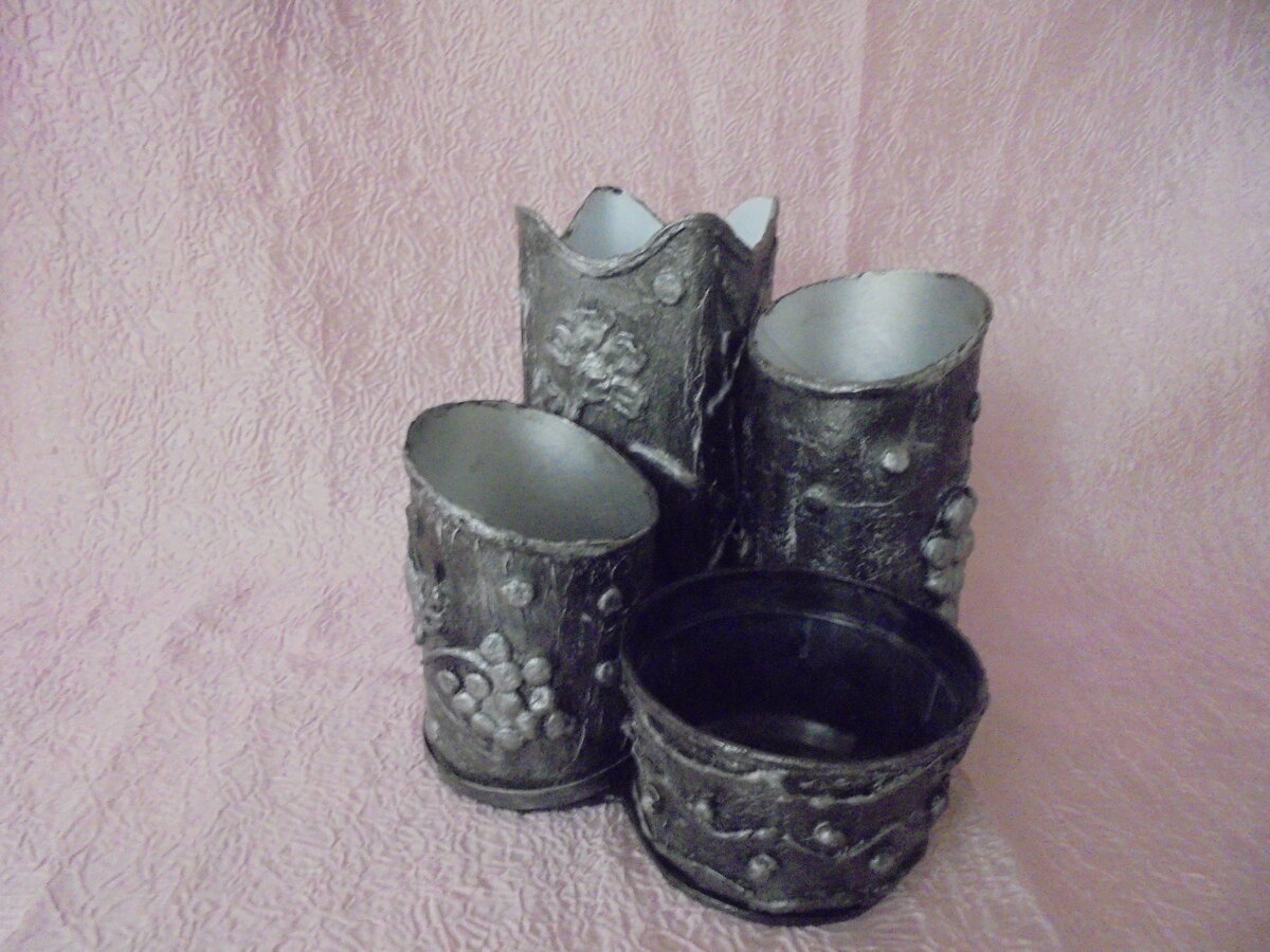 Органайзер для кистей и карандашей.