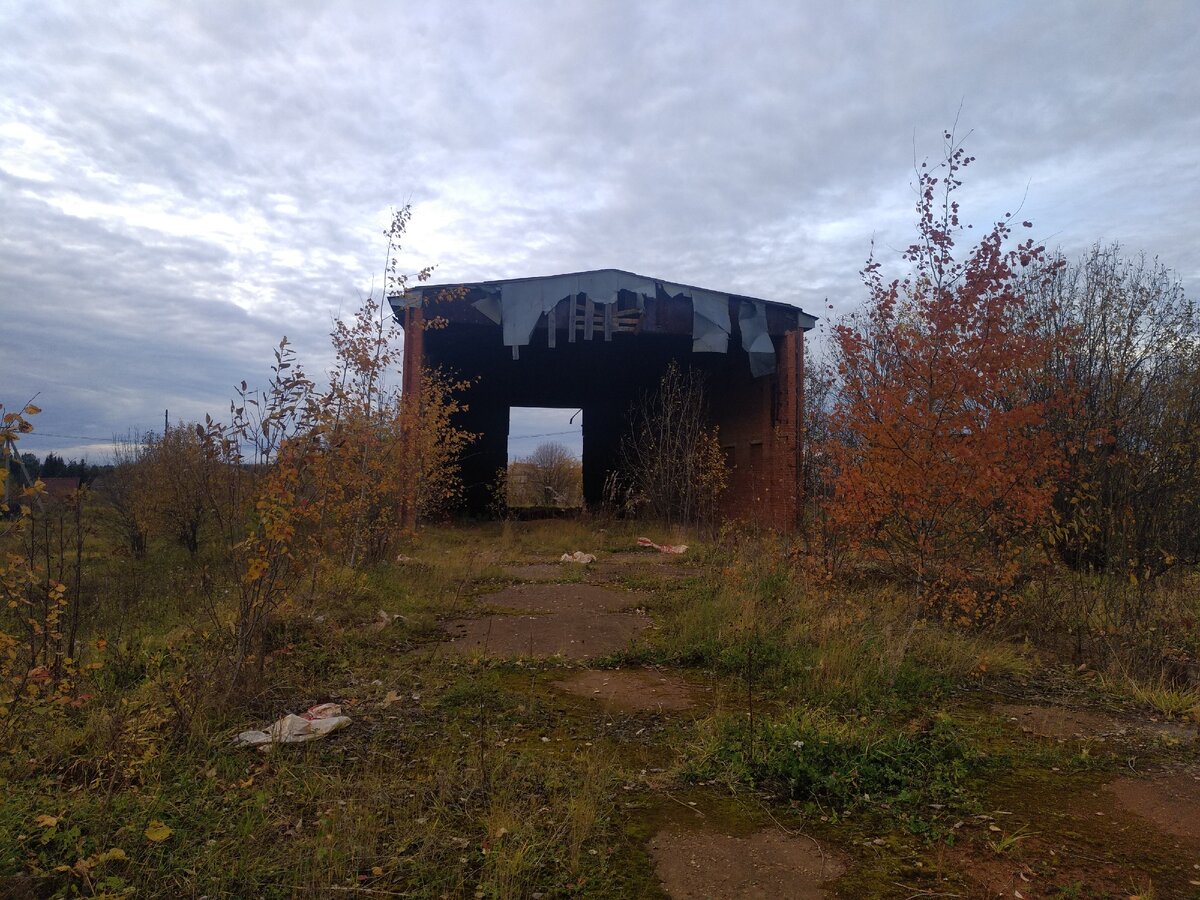 разрушенное здание