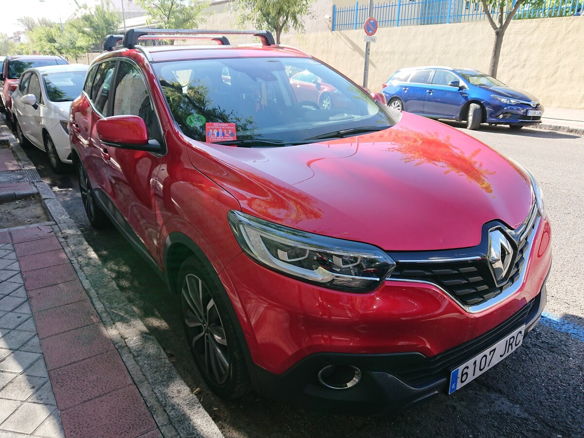 Машины Renault, которые я увидел на улицах Мадрида: с нашими Логанами и  Сандеро ничего общего | Владимирский тяжеловоз | Дзен