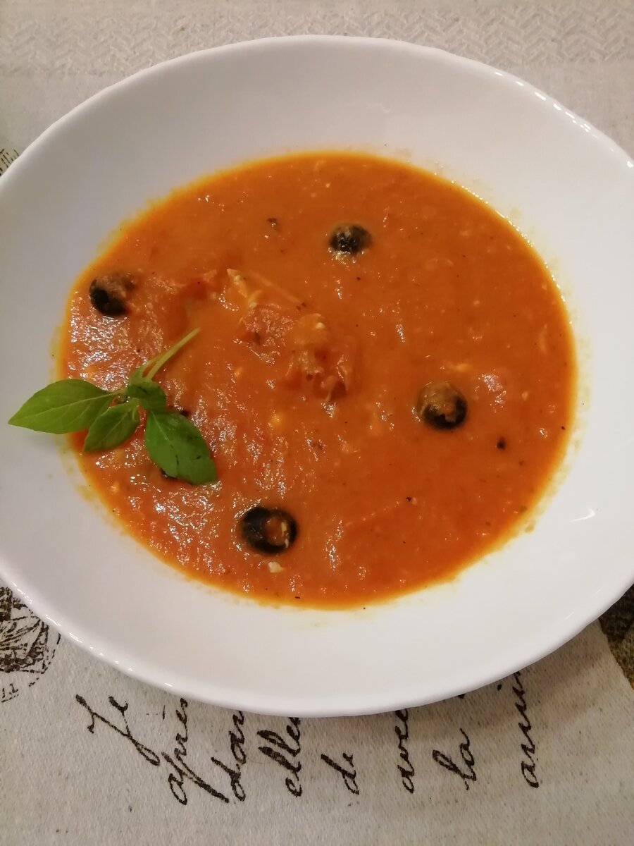 Невероятно вкусный, яркий, густой, ароматный суп согреет в ненастный осенний день. Готовится очень быстро и просто.  