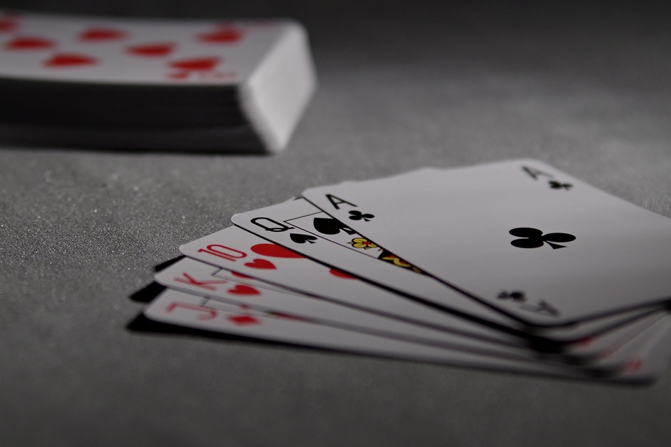 https://cdn.pixabay.com/photo/2016/02/15/14/45/playing-cards-1201257_960_720.jpg