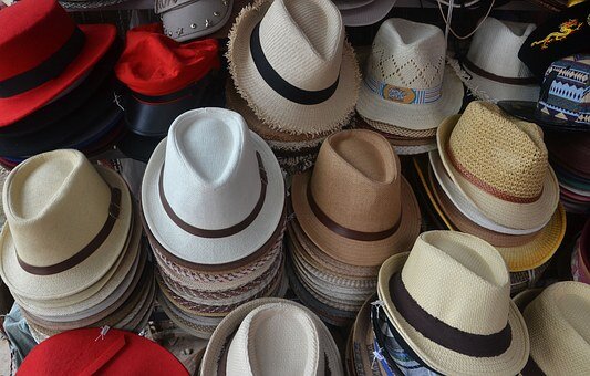 https://cdn.pixabay.com/photo/2015/11/03/13/20/hats-1020835__340.jpg