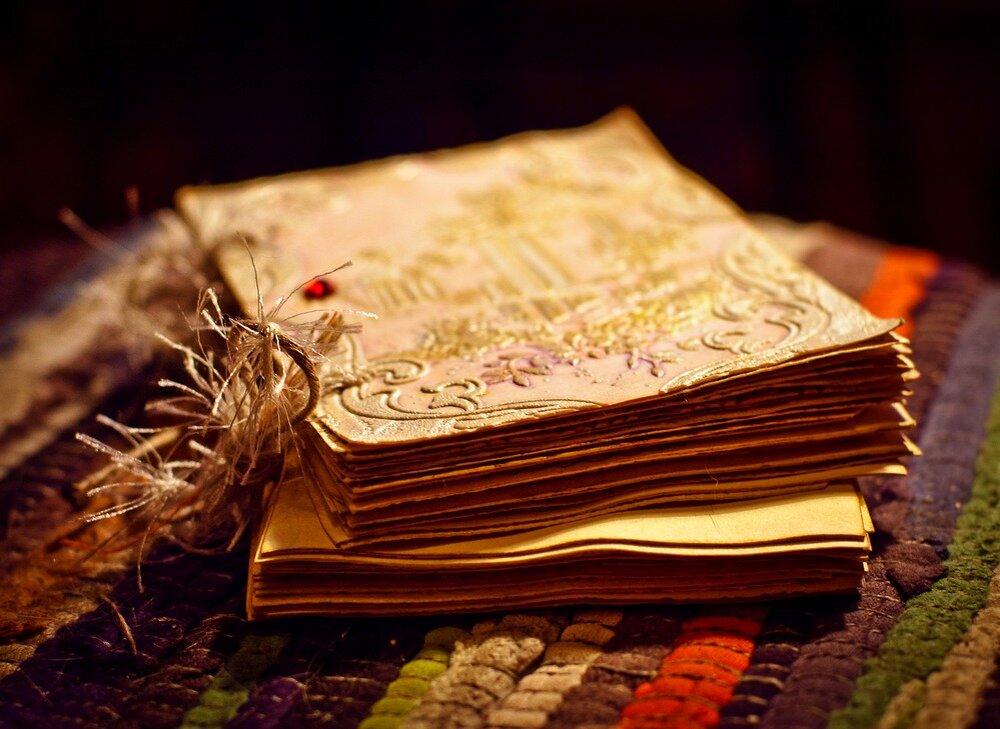 Старинный дневник, изображение взято из Яндекс Картинки