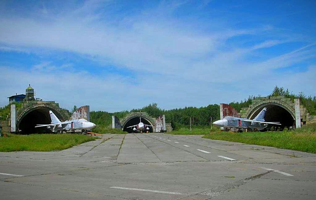 Заброшенный военный аэродром 